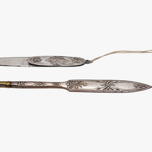 Charger l'image dans la galerie, Coffret à écriture Belle Epoque en métal argenté ciselé, vers 1890-1910