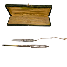 Charger l'image dans la galerie, Coffret à écriture Belle Epoque en métal argenté ciselé, vers 1890-1910
