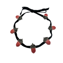 Charger l'image dans la galerie, Collier vintage aux glands en céramique vernissée et ruban de velours noir, années 1970 Le Charme des Violettes - Brocante en ligne