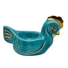 Charger l'image dans la galerie, Coquetier en céramique turquoise et or, en forme de poule, années 1950
