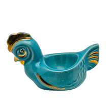 Charger l'image dans la galerie, Coquetier en céramique turquoise et or, en forme de poule, années 1950