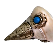 Load image into Gallery viewer, Coquille de conque tibétaine, capuchon en métal argenté et cabochons turquoises, XXe
