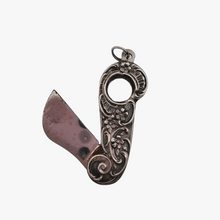 Load image into Gallery viewer, Coupe-cigare Art nouveau en argent, années 1900