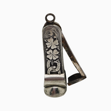Load image into Gallery viewer, Coupe-cigare victorien en argent, à décor de trèfles et de fers à cheval, années 1900