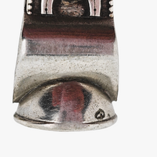 Load image into Gallery viewer, Coupe-cigare victorien en argent, à décor de trèfles et de fers à cheval, années 1900