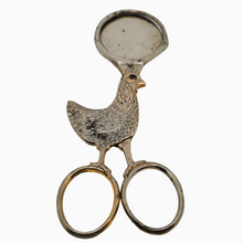 Load image into Gallery viewer, Solingen, Ciseaux coupe-oeuf en métal doré et argenté à motif de poulette, années 1900
