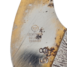 Load image into Gallery viewer, Solingen, Ciseaux coupe-oeuf en métal doré et argenté à motif de poulette, années 1900