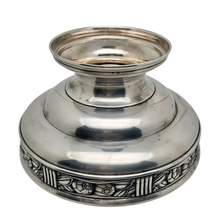 Load image into Gallery viewer, Coupe à fruits Art déco en métal argenté sur piédouche, vers 1925–1935 Le Charme des Violettes - Brocante en ligne