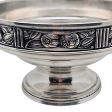 Load image into Gallery viewer, Coupe à fruits Art déco en métal argenté sur piédouche, vers 1925–1935 Le Charme des Violettes - Brocante en ligne