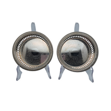 Load image into Gallery viewer, Paire de coupelles à bouteille en métal argenté ciselé, années 1990