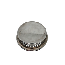 Load image into Gallery viewer, Paire de coupelles à bouteille en métal argenté ciselé, années 1990