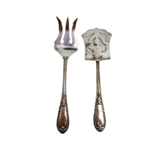 Load image into Gallery viewer, Couverts de service à entremets en métal argenté, fin XIXè - début XXè