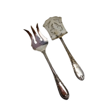 Load image into Gallery viewer, Couverts de service à entremets en métal argenté, fin XIXè - début XXè