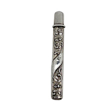 Charger l'image dans la galerie, Porte-crayon et son étui en argent aux roses – Art nouveau, vers 1900 Le Charme des Violettes - Brocante en ligne