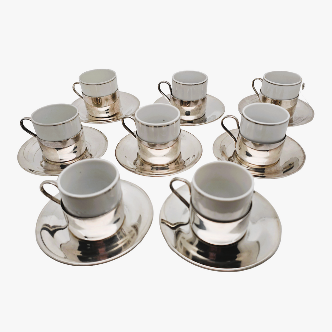 Cristofoli 90/Pozzani, Suite vintage de 8 tasses à espresso en métal argenté et porcelaine, années 1960