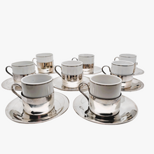 Charger l&#39;image dans la galerie, Cristofoli 90/Pozzani, Suite vintage de 8 tasses à espresso en métal argenté et porcelaine, années 1960
