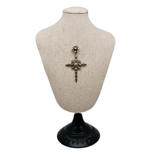 Charger l'image dans la galerie, Croix en argent et or, sertie de 15 diamants taille rose, fin XVIIIᵉ siècle Le Charme des Violettes - Brocante en ligne