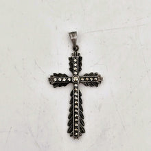 Charger l'image dans la galerie, Pendentif en forme de croix en argent 835 sertie de marcassites, années 1940