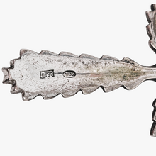 Charger l'image dans la galerie, Pendentif en forme de croix en argent 835 sertie de marcassites, années 1940