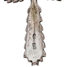 Charger l'image dans la galerie, Pendentif en forme de croix en argent 835 sertie de marcassites, années 1940