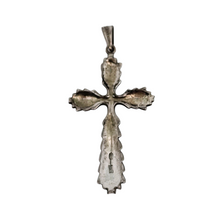 Charger l'image dans la galerie, Pendentif en forme de croix en argent 835 sertie de marcassites, années 1940