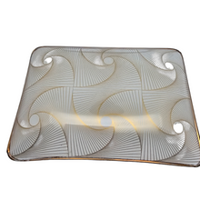 Load image into Gallery viewer, Crystal Art Glass MNFC Copenhague Danemark, ensemble de 3 plats Op Art 22 carats or Pinwheel Design Gold Finish , années 1960