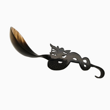 Load image into Gallery viewer, Pair of old rice spoons with dragon head and tail in horn and lacquer, Asia