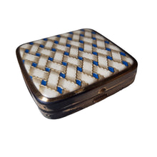 Charger l'image dans la galerie, D'Orsay. Poudrier de sac en émail cloisonné et laiton. Années 1940 Le charme des violettes - Brocante en ligne