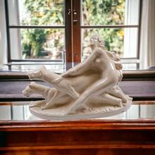 Charger l'image dans la galerie, Fontinelle Louis, "Dame aux chiens", sculpture Art déco en céramique craquelée