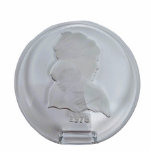 Load image into Gallery viewer, Danbury Mint. Vintage “Mother’s Day” paperweight in engraved crystal, 1978