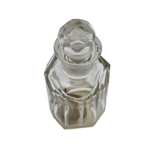Charger l'image dans la galerie, Duo de flacons à parfum en verre taillé Belle Époque, vers 1890-1910 Le Charme des Violettes - Brocante en ligne