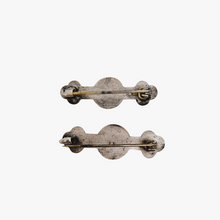 Load image into Gallery viewer, Duo de broches anciennes « Ma Poupée »  et « Bébé Bébé » en métal argenté, vers 1900 Le Charme des Violettes - Brocante en ligne