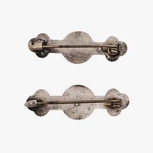 Load image into Gallery viewer, Duo de broches anciennes « Ma Poupée »  et « Bébé Bébé » en métal argenté, vers 1900 Le Charme des Violettes - Brocante en ligne