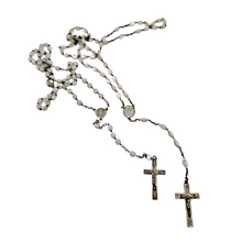 Load image into Gallery viewer, Duo de chapelets en verre opalin et métal argenté et leur étui en cuir, vers 1930-1950 Le Charme des Violettes - Brocante en ligne