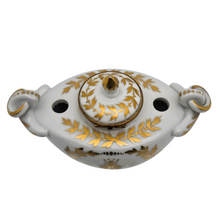 Charger l'image dans la galerie, Encrier en porcelaine blanche dorée – style Empire, Napoléon France, début du XXe siècle (vers 1900–1920) Le Charme des Violettes - Brocante en ligne