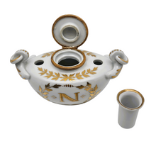 Charger l'image dans la galerie, Encrier en porcelaine blanche dorée – style Empire, Napoléon France, début du XXe siècle (vers 1900–1920) Le Charme des Violettes - Brocante en ligne