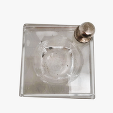 Load image into Gallery viewer, Encrier pyramidal ancien en cristal taillé, XXè