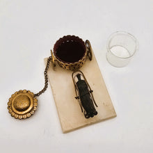 Load image into Gallery viewer, Encrier miniature Napoléon III au cheval et chariot, marbre, verre soufflé et métal doré ajouré, vers 1870 Le Charme des Violettes - Brocante en ligne