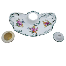 Charger l'image dans la galerie, Encrier en porcelaine fleurie de style Louis XV, fin XIXè - début XXè