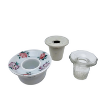 Load image into Gallery viewer, Trio d’encriers d’écolier anciens – porcelaine, céramique et verre moulé, années 1900-1950