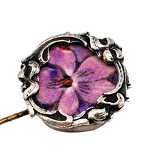 Charger l'image dans la galerie, Épingle Art nouveau en métal argenté et laiton – motif violette, début XXè siècle Le Charme des Violettes - Brocante en ligne