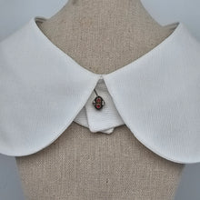 Afbeelding in Gallery-weergave laden, Epingle à cravate en argent et vermeil ornée de petites pierres blanches et rouges, années 1900