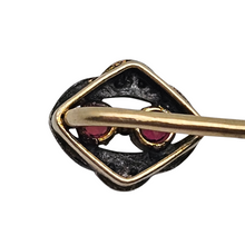 Afbeelding in Gallery-weergave laden, Epingle à cravate en argent et vermeil ornée de petites pierres blanches et rouges, années 1900