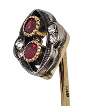 Afbeelding in Gallery-weergave laden, Epingle à cravate en argent et vermeil ornée de petites pierres blanches et rouges, années 1900