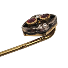 Afbeelding in Gallery-weergave laden, Epingle à cravate en argent et vermeil ornée de petites pierres blanches et rouges, années 1900
