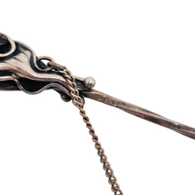 Afbeelding in Gallery-weergave laden, Epingle à jabot Art nouveau en argent 925 sertie d'un cabochon en ambre de la Baltique, années 1900