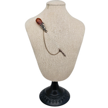 Afbeelding in Gallery-weergave laden, Epingle à jabot Art nouveau en argent 925 sertie d'un cabochon en ambre de la Baltique, années 1900