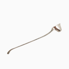 Load image into Gallery viewer, Éteignoir à bougie en métal argenté (silverplate), années 1950-1970 Le Charme des Violettes - Brocante en ligne