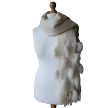 Afbeelding in Gallery-weergave laden, Etole vintage en laine et fourrure blanc cassé, années 1990