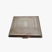 Afbeelding in Gallery-weergave laden, Etui à cigarettes Art déco en métal argenté à motifs géométriques, années 1930